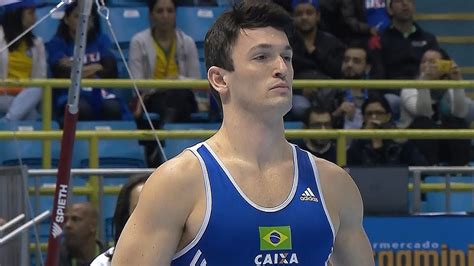 Diego Hypólito assume ser gay e fala sobre preconceito