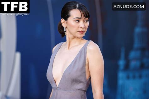 Jessica Henwick Sexy Seen Braless Flaunting Her Hot Tits On The Red Carpet At The Gray Man