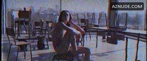 A CRASH MID FLIGHT NUDE SCENES AZNude