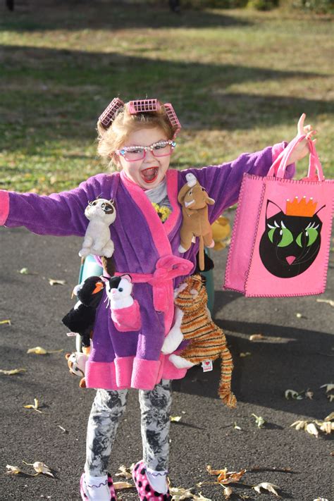 Crazy cat lady, diy costume, Halloween | Crazy halloween costumes