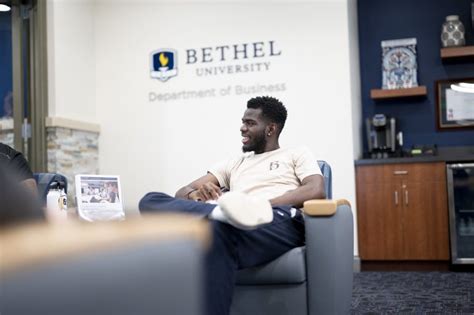 How Do I Choose a College Major? - Bethel University Blog