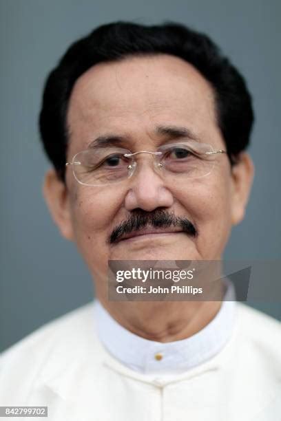 soe win visits buckingham palace   premium high res pictures