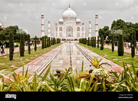 taj mahal temple view  garden foreground stock photo alamy