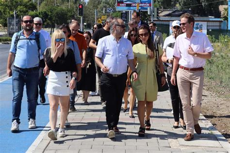 Büyükelçi Nikolaus Meyer Landrut toplu taşımayla İzmiri gezdi İhlas