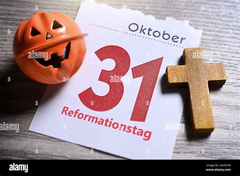 fotomontage kalenderblatt mit dem datum  oktober reformationstag