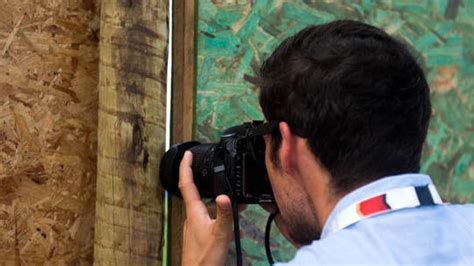 Mann schießt Fotos von Paar beim Sex und stellt sie ins Internet Frau