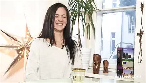 Ersties Hot Babe Jin Has Her First Experience With A Fuck Machine Xhamster