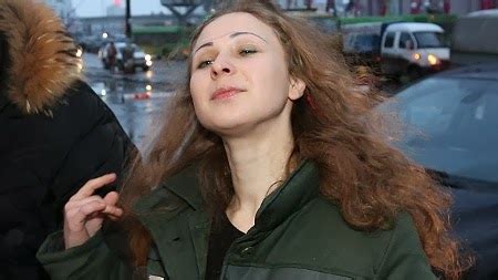 Politikparadox Pussy Riot Aktivistin Aljochina Aus Haft Entlassen