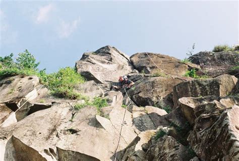 Amateur Rock Climbing In Mount Batu Bandung Indonesia Editorial Stock Image Image Of Geology