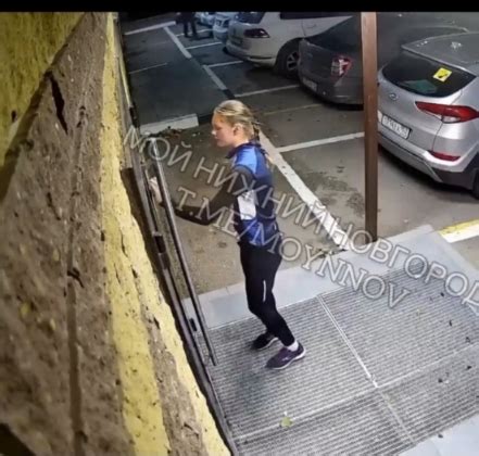 Pervert Chases Down Blonde Girl To Grab Her Ass LiveGore