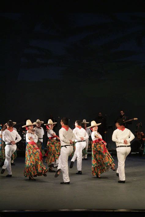 Ballet De Folclor De La Uanl Toma El Escenario Del Festival Alfonsino