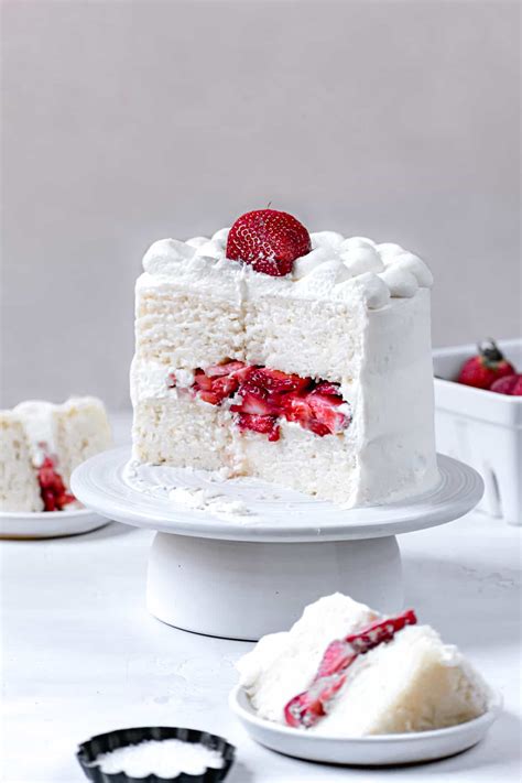 White Cake With Strawberries And Mascarpone Frosting Sloane S Table