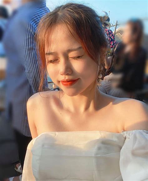 Nhan sắc bạn gái Quang Hải công khai ảnh tình tứ Đẹp chuẩn hot girl hiếm hoi mặc bikini đốt mắt