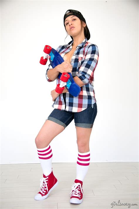 Babe Today Girlsway Sara Luvv Cadence Lux Paradise Legs Celebs Porn Pics