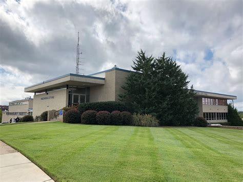 Discussing the history of Spartanburg City Hall • Spartanburg, SC