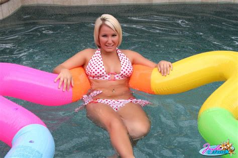 Pictures Of Jayda Brook Going For A Nude Swim Porn Pictures XXX Photos Sex Images 3560858