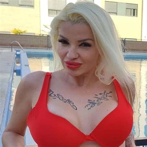 Big Titted Mature Cougar Euforia Discovers The Good Life That S Waiting For Her At Pepeporn