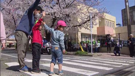 新小学一年生となる園児対象に「交通安全教室」 通学路で横断歩道の渡り方を説明 Youtube