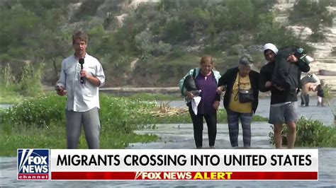 Migrants Cross Into The Us As Fox News Reports From Border Fox News Video