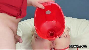 Traen a un gatito juguetón en un manicomio anal para una terapia dolorosa XVIDEOS