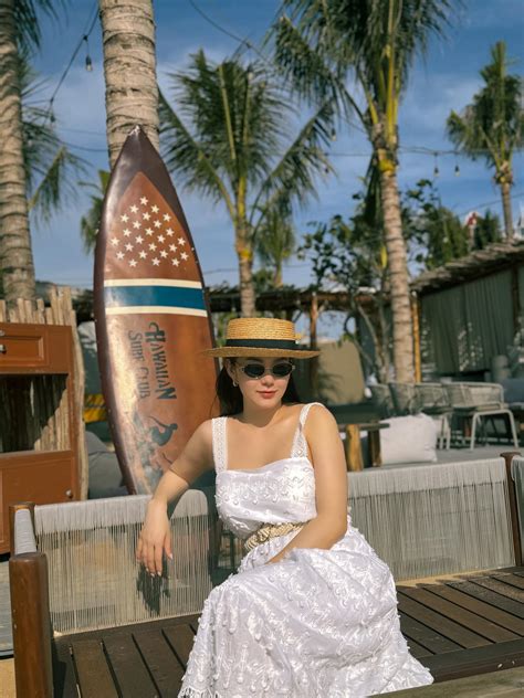 Hậu sinh con Minh Hằng diện bikini khoe vóc dáng đồng hồ cát