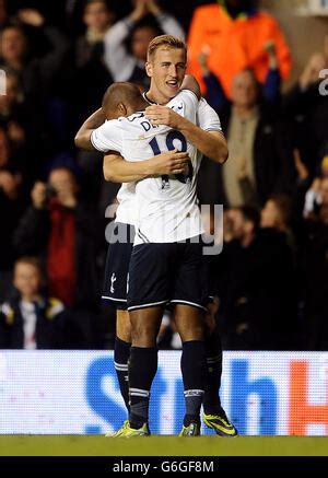 Harry Kane L Von Tottenham Hotspur Feiert Mit Sohn Heung Min R Nach