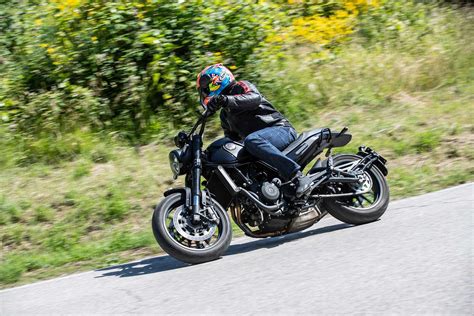 Benelli Leoncino 2018 On Review Speed Specs And Prices