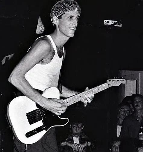 Jack Sherman ex guitarrista dos Red Hot Chili Peppers morreu aos 64 anos SIC Notícias