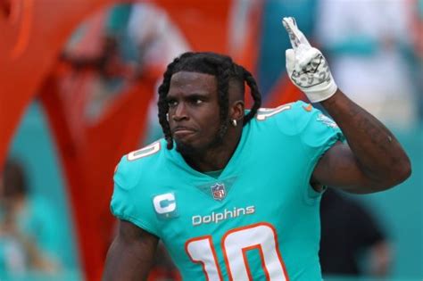 Miami Dolphins star Tyreek Hill tried to give man $200 after slapping