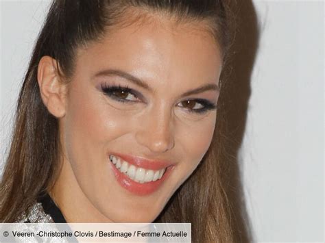 Iris Mittenaere Couper Le Souffle Courbes De R Ve D Voil Es En Bikini Lac Et Mini Slip
