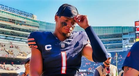 NFC Team Lands Bears' QB Justin Fields In Major Trade Proposal