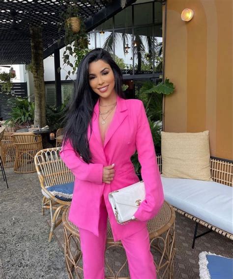 Things You Just Cant Wear As A Certified Jet Set Babe