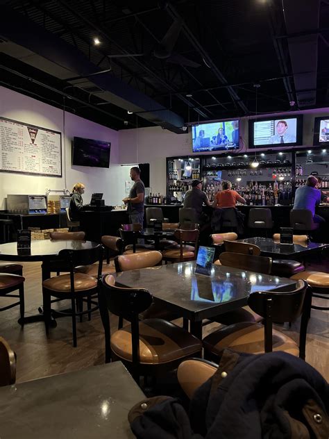 Carlino’s Pizza Bar Opens in Boca Raton on Federal Highway | Best Pizza