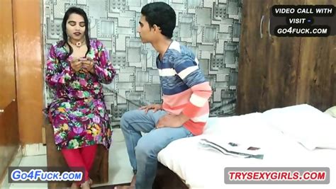 Hot Teacher Ne Student Ko Ghar Per Bulakar Condom Se Chudai Karvai