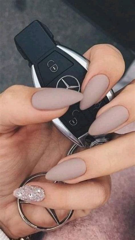 U As En Tonos Nude Unghie Idee Smalto Per Unghie Corte Unghie