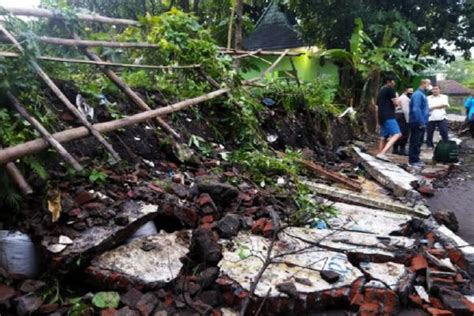 Hujan Es Disertai Angin Kencang Terjang Kota Malang Tewas Begini