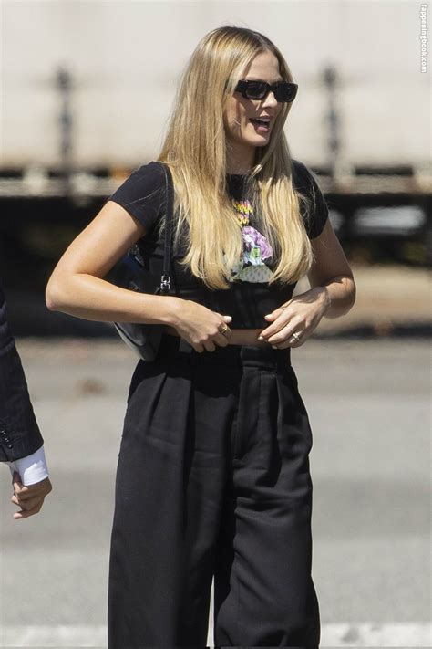 Margot Robbie Margotrobbieofficial Nude OnlyFans Leaks Fappening Page 6 FappeningBook