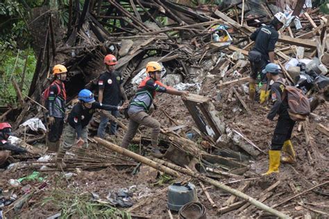 Chuvas Torrenciais Causam Quatro Mortes Em Aluimentos De Terra E