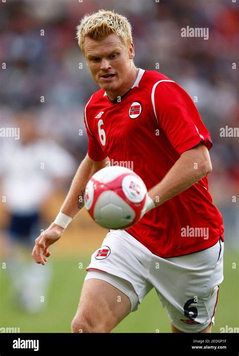 John arne riise norway hi-res stock photography and images - Alamy