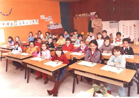 Photo De Classe CE1 De 1982 Ecole Petit Chenois Montbeliard