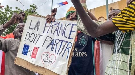 La France Ferme Son Ambassade Au Niger Et Licence Le Personnel