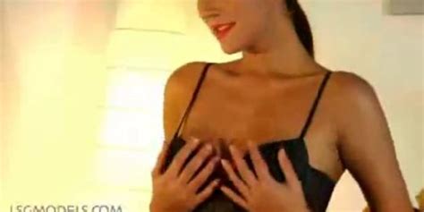 Elegant Brunette Spreads Her Legs Tnaflix