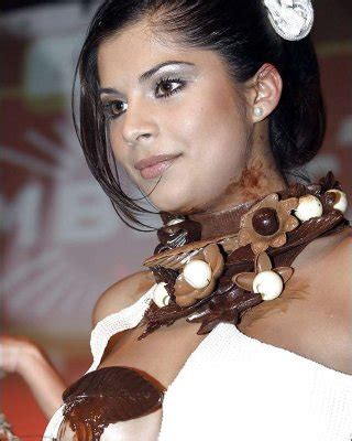 Indira Weiss Showing Her Hairy Pussy Upskirt In Mini Skirt Caught By Paparazzi Porn Pictures