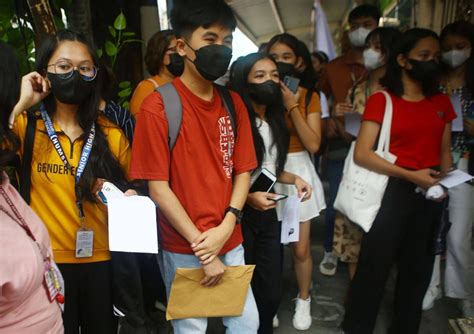 Hundreds of students flock to UP Manila for UPCAT | The Manila Times