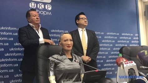 До Києва у четвер, 11 жовтня, приїхав людиноподібний робот "Софія ...