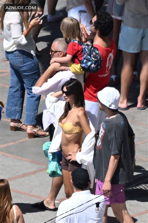 Emily Ratajkowski Sexy Seen With DJ Orazio Rispo Showing Off Her Sizzling Bikini Body On The