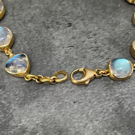 Steven Battelle 271 Carats Rainbow Moonstone 18k Gold Bracelet At 1stdibs