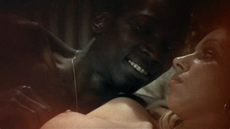 Naked Evelyne Traeger in Blutjunge Verführerinnen