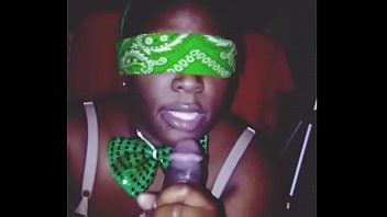 Sorbiendo su polla para el día de San Patricio XVIDEOS