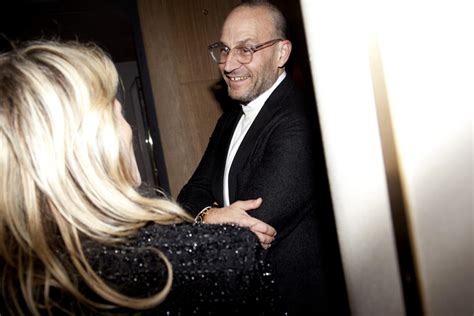saks ceo talks fashion flagship     agenda